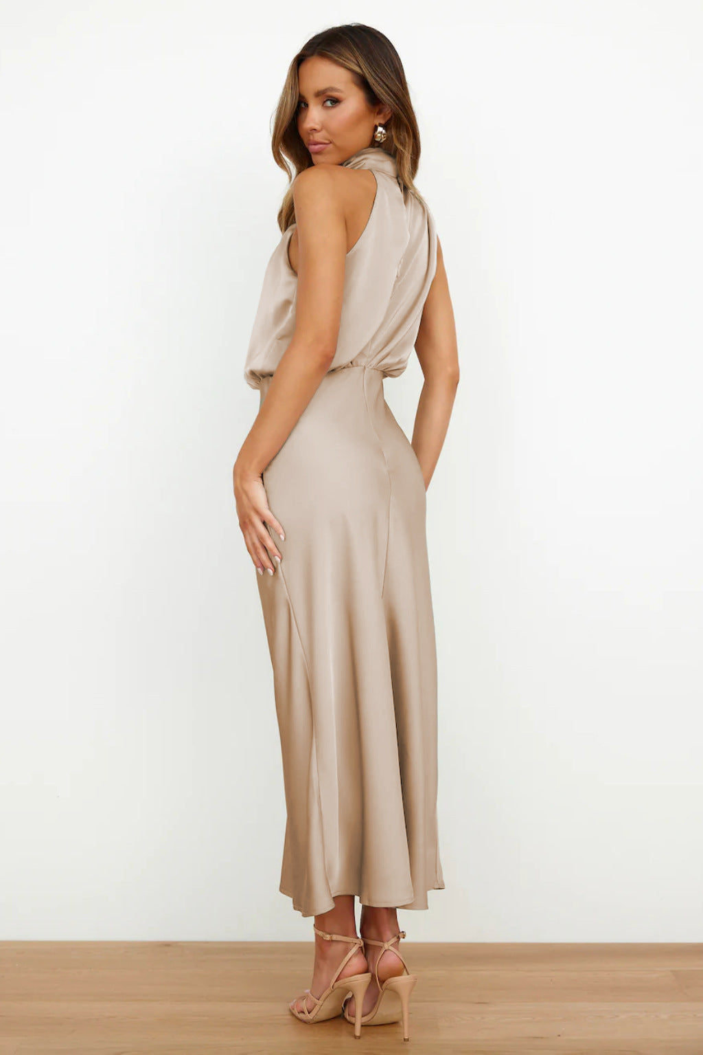 Valéria™ | Long Satin Dress with Open Back