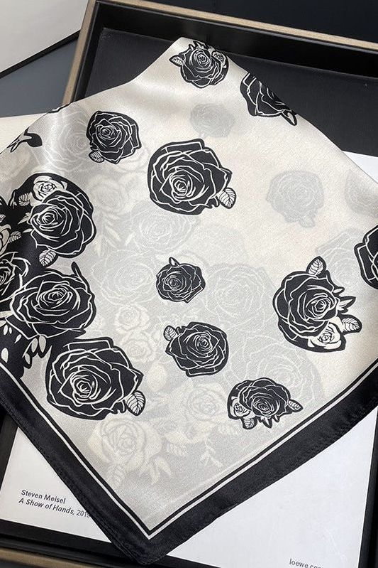 Elodie Foulard (100% Silk- 68cm)