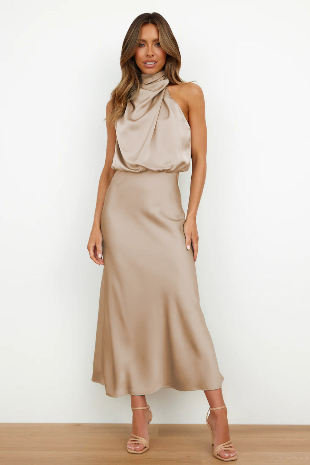 Valéria™ | Long Satin Dress with Open Back