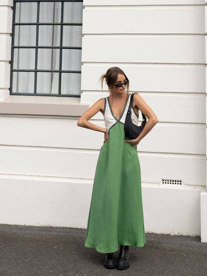 RENATA | V-NECK DRESS
